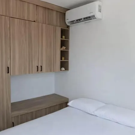 Familias Cerca De La Playa Y Sitios Turísticos Cartagena